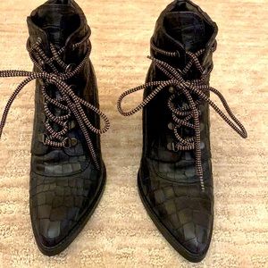 Stuart Whitman-Gigi Black boots worn one time.